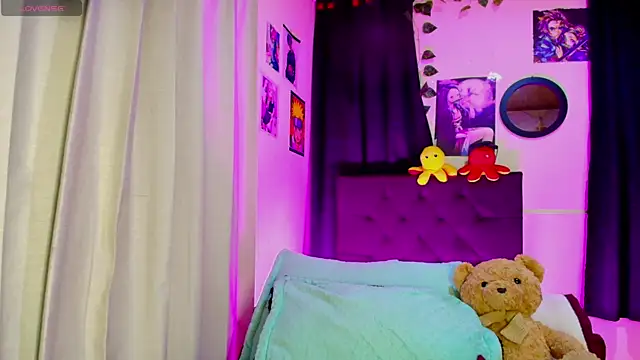 Snapshot of Ashley_21 chatting on February 27, 12:54 am Ashley 21 online show from February 27, 12:54 am