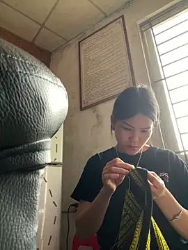 Snapshot of Beolulu chatting on November 6, 6:47 am Beolulu online show from November 6, 6:47 am