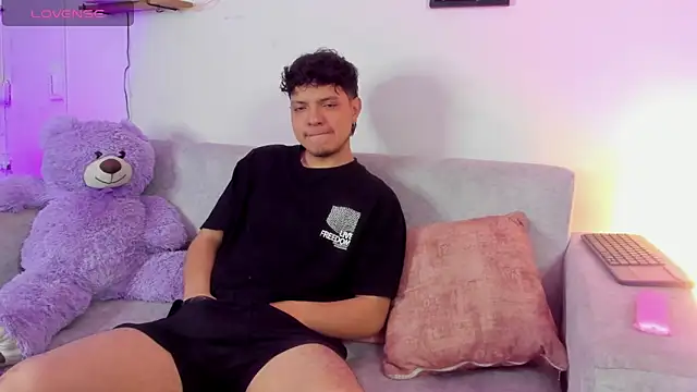 Snapshot of MidNightTouch-21 chatting on November 8, 1:06 am MidNightTouch-21 online show from November 8, 1:06 am