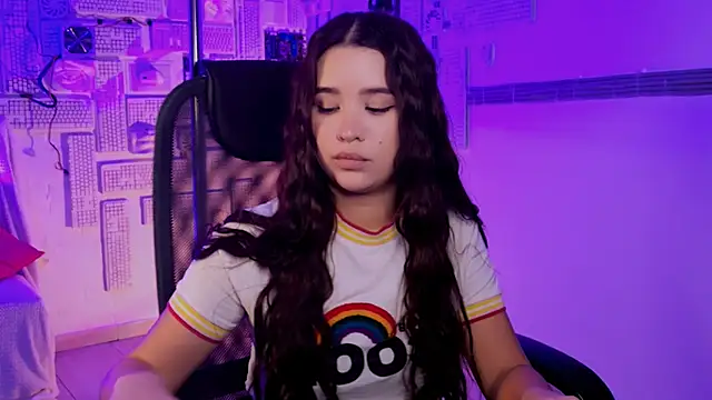 AnnaGarcias  online show from November 6, 1:01 pm