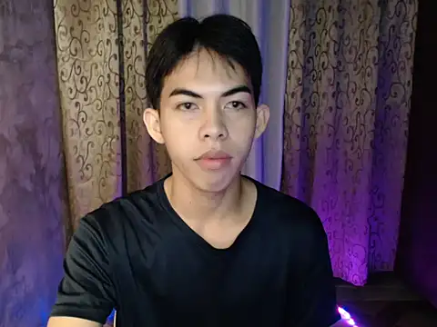 Urhotsilverboy online show from December 18, 3:56 am