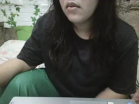 Snapshot of fluffy_raa chatting on April 1, 5:19 am fluffy raa online show from April 1, 5:19 am