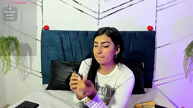 Paris Evans  online show from January 10, 12:51 pm