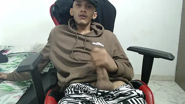Snapshot of thebesthot chatting on December 1, 8:19 am thebesthot online show from December 1, 8:19 am