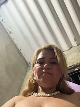 Snapshot of dirty_mother3 chatting on December 15, 6:06 am dirty mother3 online show from December 15, 6:06 am