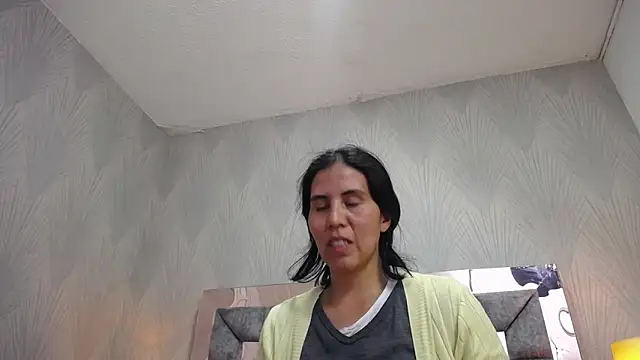 Snapshot of GiselaZivic chatting on May 6, 7:08 pm GiselaZivic online show from May 6, 7:08 pm