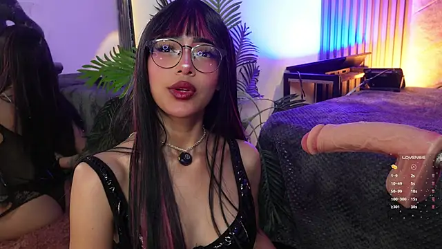  ViolletteNoir  online show from April 21, 8:34 pm