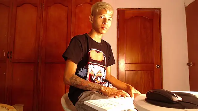 Tessachains 2  online show from March 3, 2:18 am