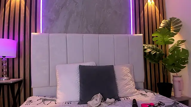 Carlotta de velour online show from March 14, 3:12 am