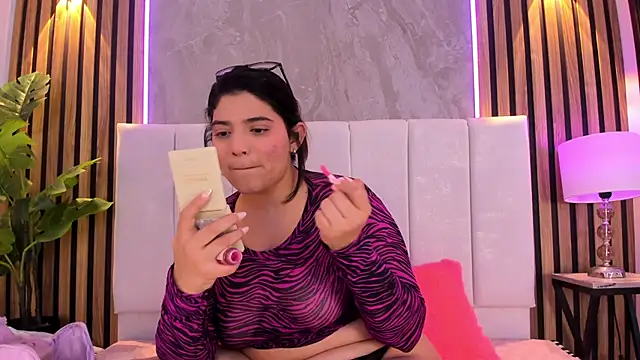 Snapshot of Carlotta_de_velour chatting on April 28, 12:09 am Carlotta de velour online show from April 28, 12:09 am