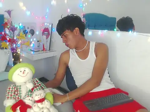 Snapshot of Valentino_Lane chatting on December 2, 1:50 pm Valentino Lane online show from December 2, 1:50 pm