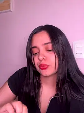 candicewest  online show from November 9, 1:31 pm