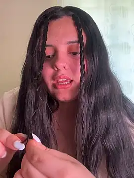 candicewest  online show from April 22, 3:02 pm