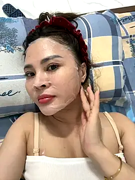 hellela-a online show from November 7, 6:41 pm