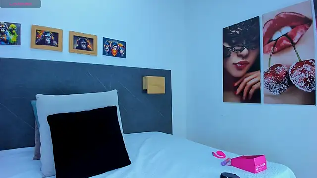 Andhrea Vale online show from April 20, 12:19 pm