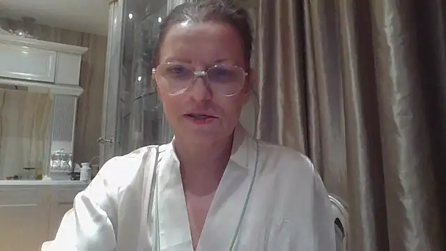 Eva Glad online show from November 7, 8:14 am