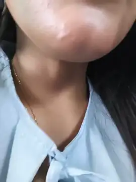 Snapshot of ALEJA__22 chatting on June 6, 9:30 pm ALEJA 22 online show from June 6, 9:30 pm
