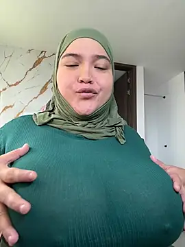 Snapshot of sweetmuslim01 chatting on July 4, 6:14 pm sweetmuslim01 online show from July 4, 6:14 pm
