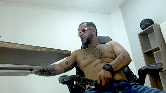 Snapshot of Lukke_Smitt chatting on November 11, 6:30 pm Lukke Smitt online show from November 11, 6:30 pm