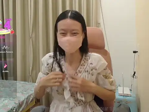 Lil-Cherries online show from December 19, 1:51 pm