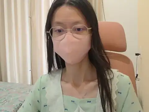 Lil-Cherries online show from January 14, 5:02 am