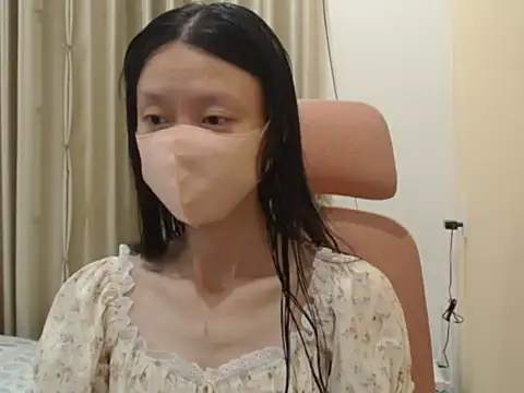 Lil-Cherries online show from April 16, 3:35 pm