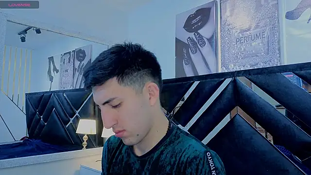 Un Sluttyy online show from April 22, 11:23 am