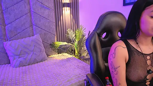 Snapshot of AuroraLanee_ chatting on November 8, 7:19 am AuroraLanee online show from November 8, 7:19 am