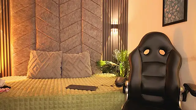 AuroraLanee  online show from November 12, 7:13 pm