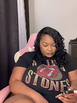 Fxncymuse online show from April 25, 3:20 pm