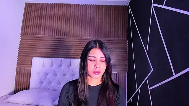 ZarinaWynne online show from March 23, 1:15 pm