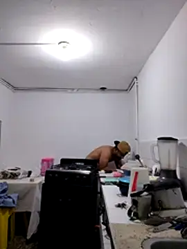 themorenofit08 online show from April 15, 11:05 pm