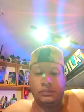 themorenofit08 online show from April 28, 11:43 pm