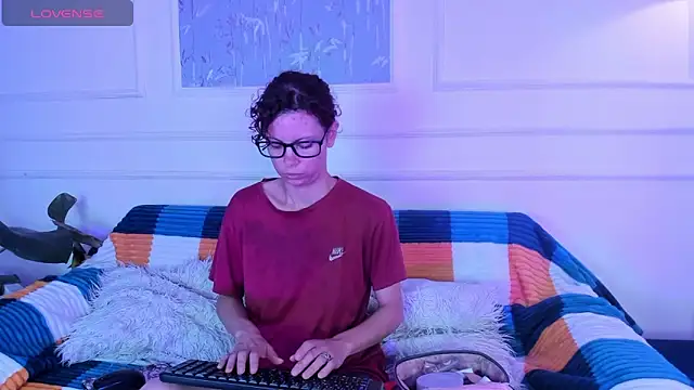 AliceMadnes online show from December 19, 4:41 am