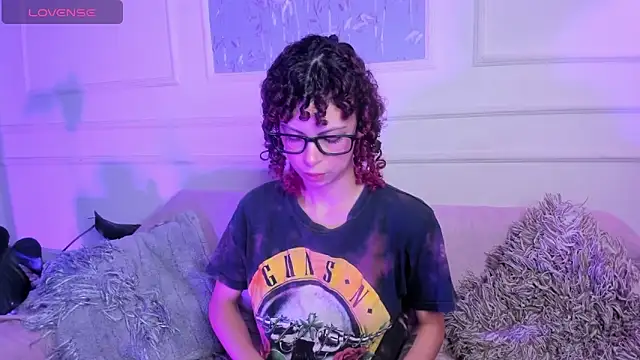 AliceMadnes online show from February 11, 1:05 pm