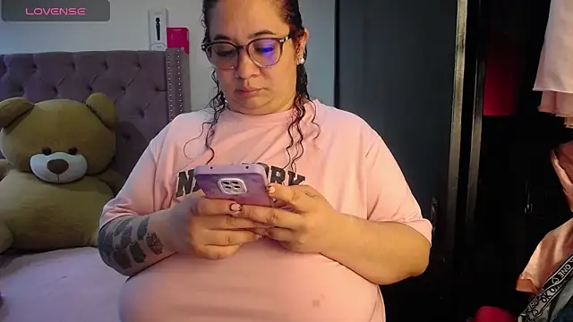 Snapshot of kattybbwbigboobs_ chatting on June 8, 8:31 pm kattybbwbigboobs online show from June 8, 8:31 pm