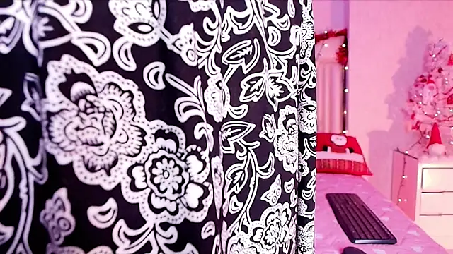 alanarose18 online show from November 24, 7:13 pm