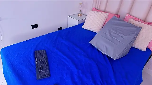 alanarose18 online show from February 12, 7:20 pm