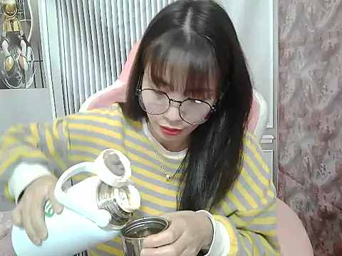 Snapshot of Ella039 chatting on January 7, 7:11 am Ella039 online show from January 7, 7:11 am