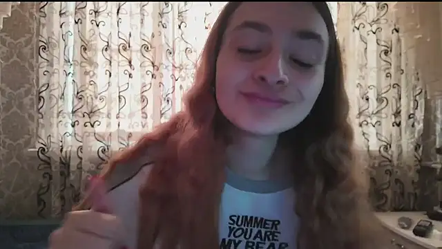 Snapshot of SweetLiaison chatting on March 14, 5:46 am SweetLiaison online show from March 14, 5:46 am