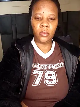 Snapshot of Emmylove-xr25 chatting on April 30, 7:47 am Emmylove-xr25 online show from April 30, 7:47 am
