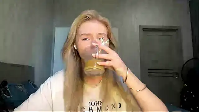 MoonlitCrystalia online show from June 30, 11:22 am
