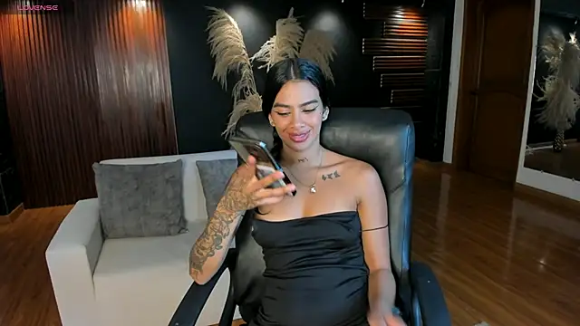 Saara Corraless online show from December 20, 6:37 pm