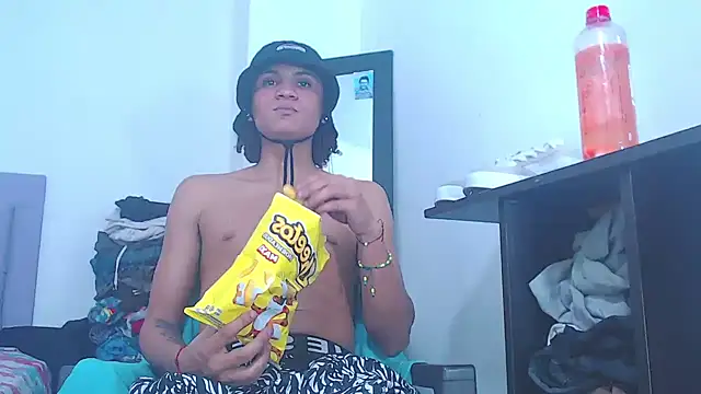 Snapshot of scoothh chatting on November 19, 5:29 am scoothh online show from November 19, 5:29 am