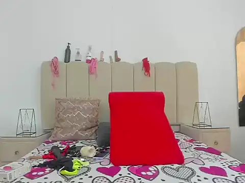 ShanellDiaz  online show from November 12, 1:11 pm