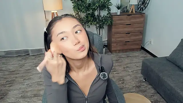 Snapshot of RyanGrandt chatting on November 17, 11:05 am RyanGrandt online show from November 17, 11:05 am