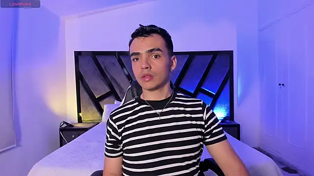 NicoKingg  online show from December 14, 11:20 pm