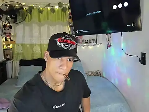 Snapshot of JUANBIGCOCK21CM chatting on June 22, 7:00 pm JUANBIGCOCK21CM online show from June 22, 7:00 pm