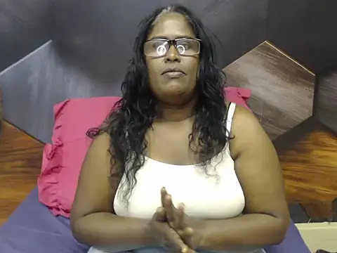 Snapshot of IndianDeluxe chatting on November 7, 9:26 pm IndianDeluxe online show from November 7, 9:26 pm