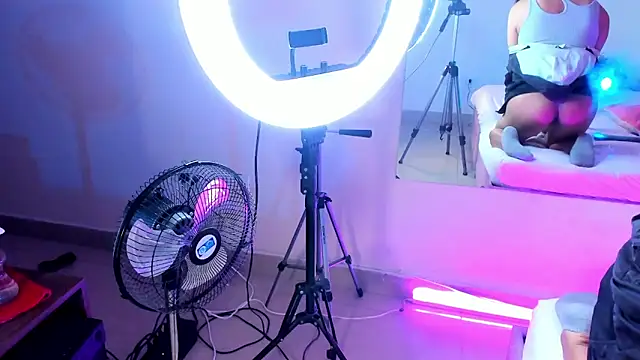 Snapshot of NoaDurand chatting on December 3, 2:52 am NoaDurand online show from December 3, 2:52 am